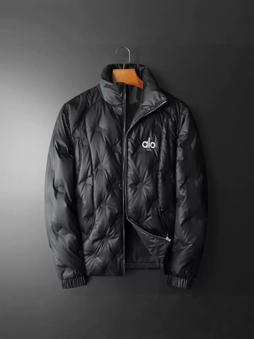 ALO Yoga Men’s Black Quilted Puffer Jacket
